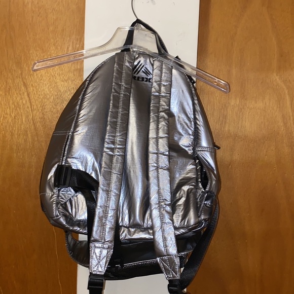 🔘NWT RBX Metallic Silver 2 in 1 Backpack - Picture 13 of 16